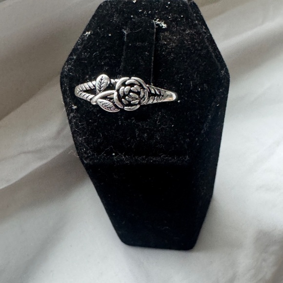 GLAMOUR ENGAGEMENT RING SIZE 6 - Picture 2 of 5